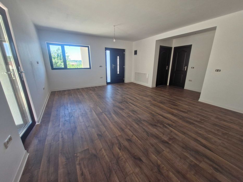 Casa parter Margineni