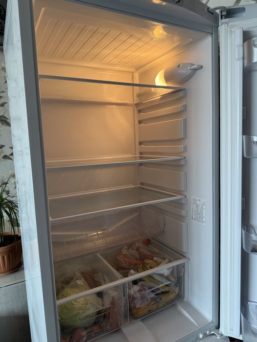 Indesit холодильник