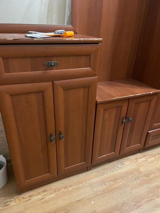 Продается шкаф в прихожую