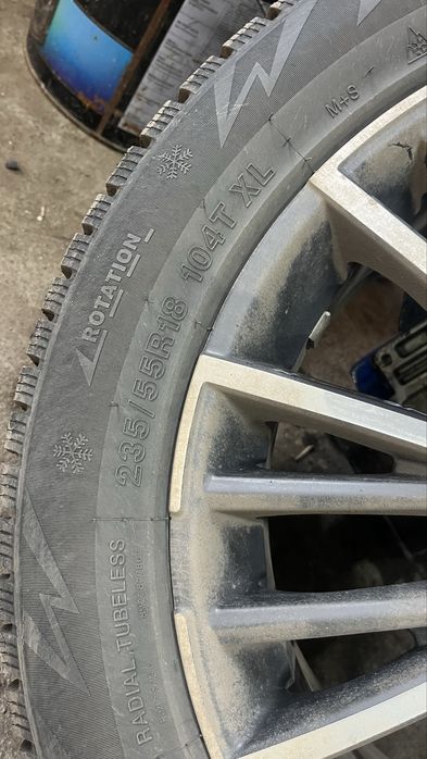 Продам зимние шины 235/55/18