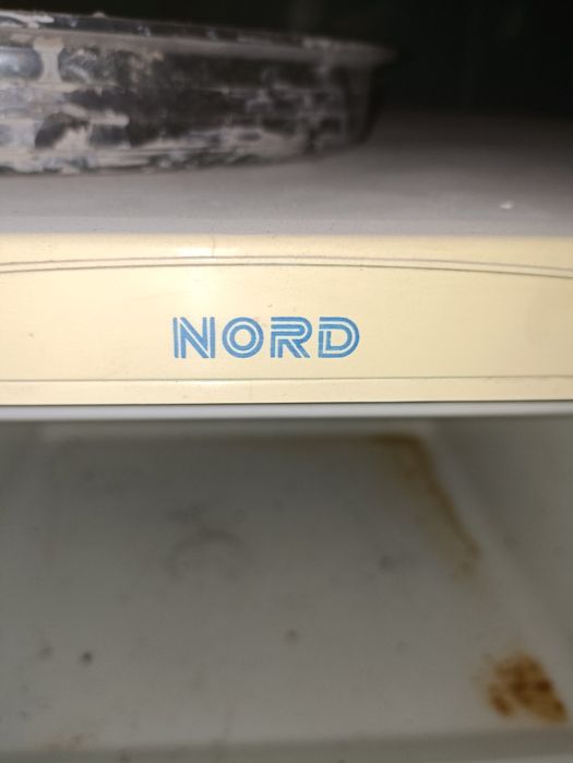 Продаётся холодильник норд двухкамерный двигатель рабочий..