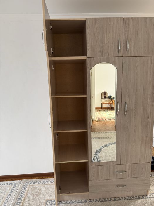 Шифоньер срочно продам