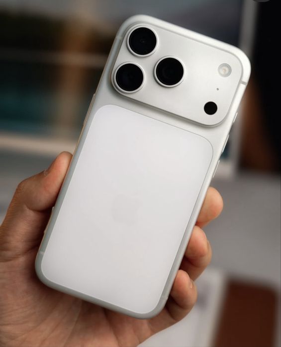 Продам IPhone 17 pro 256 g