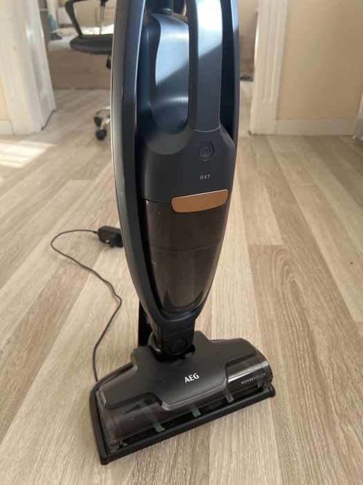 Aspirator vertical AEG QX7-1-P5IB