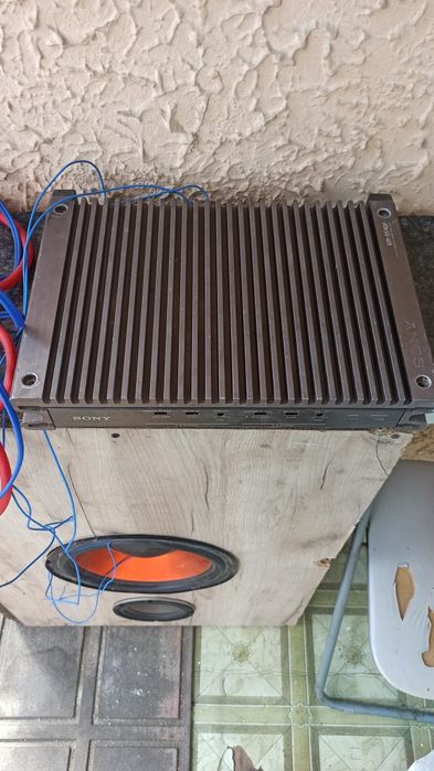 Sistem  statie amplificator  Sony plus subwoofer 
Include cabluri alimentare și sunte
Difuzoare mari