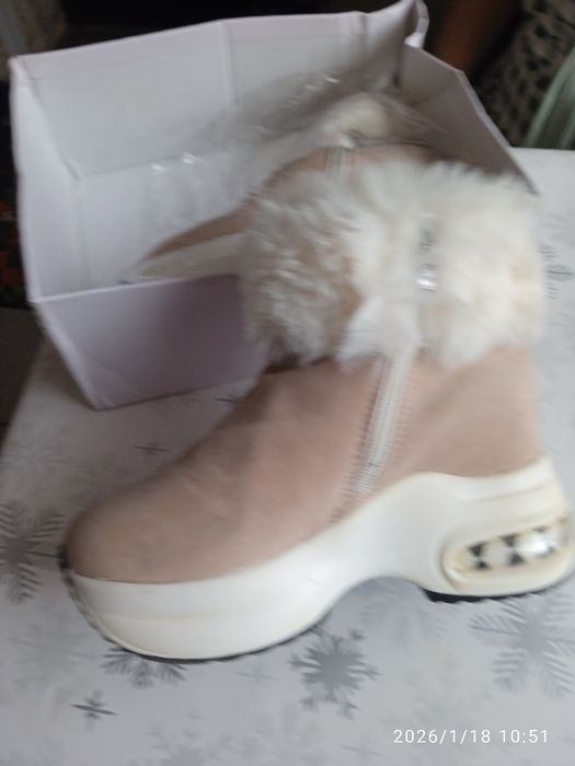 Сапожки женские.