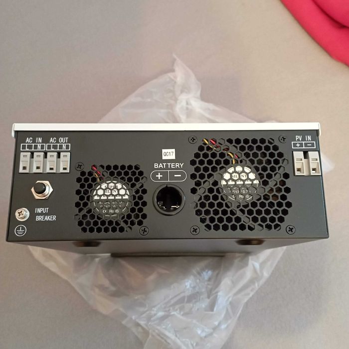 хибриден инвертор DAXTROMN 1KW 12V