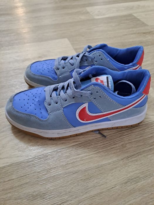 Кроссовки унисекс размер где-то на 38-39 маломеоят