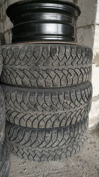 Продам шины три штуки
