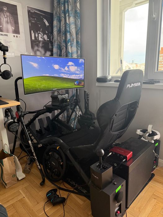 БЕЗПЛАТЕН ПОДАРЪК ЦЕНА САМО ЗА ДНЕС ДО 23:59 Playseat Trophy Simulator Cockpit