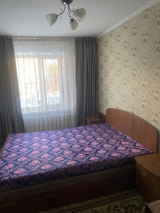 Срочно!!! Продам кравать с матрасом. и тумбочками. Самовывоз.