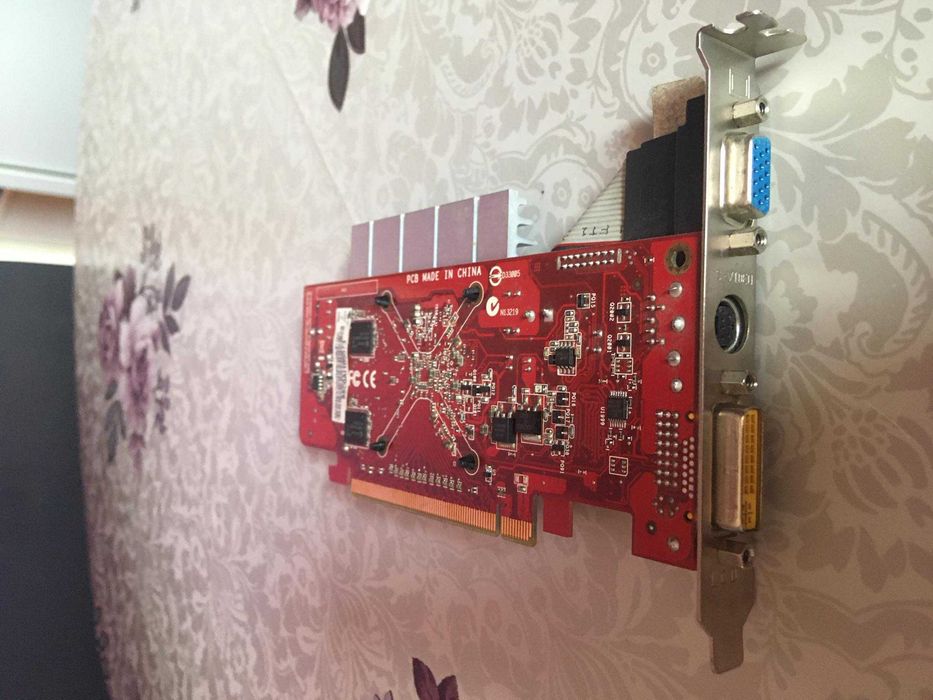 Видеокарта ASUS AMD Radeon HD 3450 DDR2 DVI VGA PCI-Express