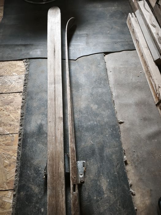 Schiuri vechi, pentru expozitie sau colectie