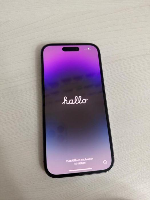 Продается Apple iPhone 14 Pro в стильном фиолетовом цвете.