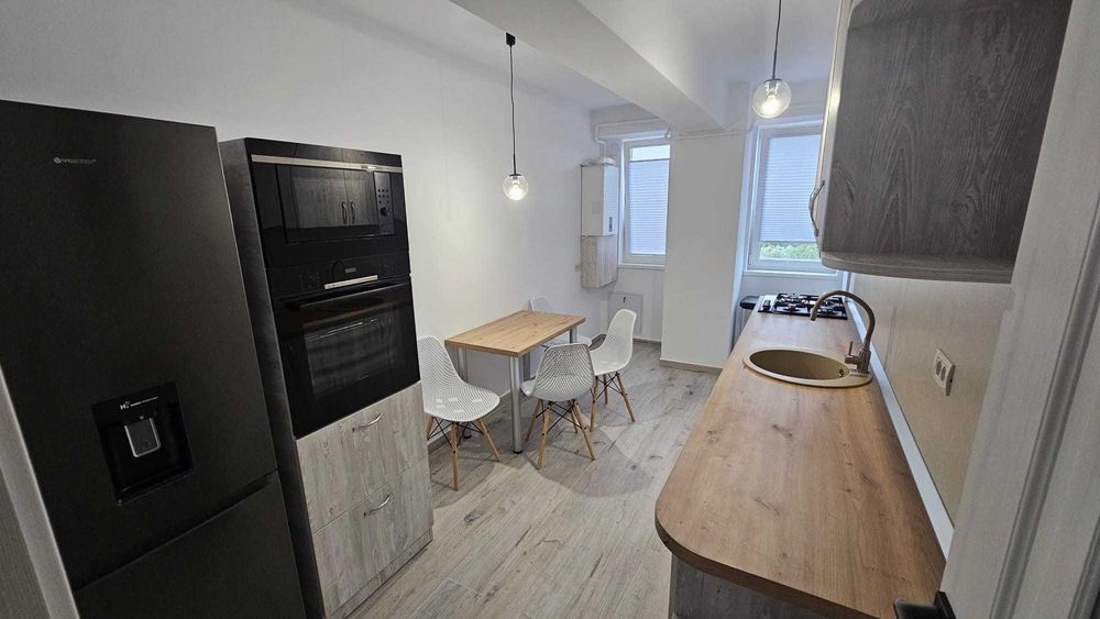 Închiriez apartament