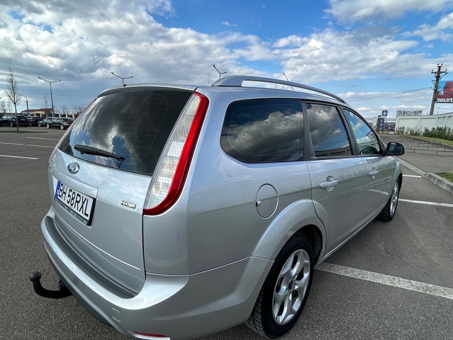 Ford Focus  TITANIUM 1,6 diesel Euro 5 consum mic proprietar revizii la zi