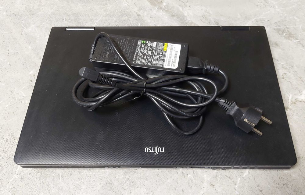 Лаптоп Fujitsu E751, 15,6", i5-2520M, 8GB RAM, 120GB SSD