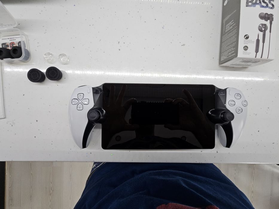 PlayStation Portal Нов + Case + Протектори + слушалки + Гъбички