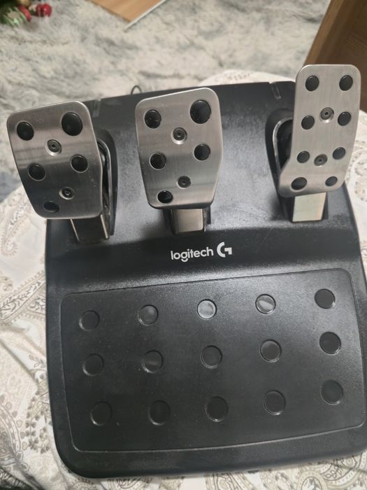 Volan, schimbator si pedale logitech