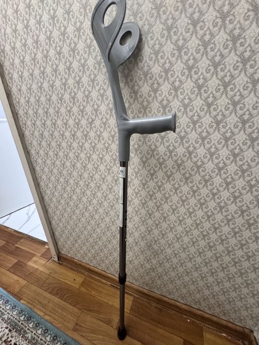 Продаю подмышечный костыль