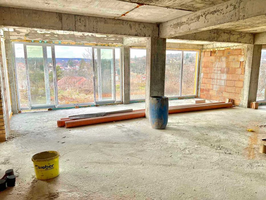 Двуетажна къща в село Писанец