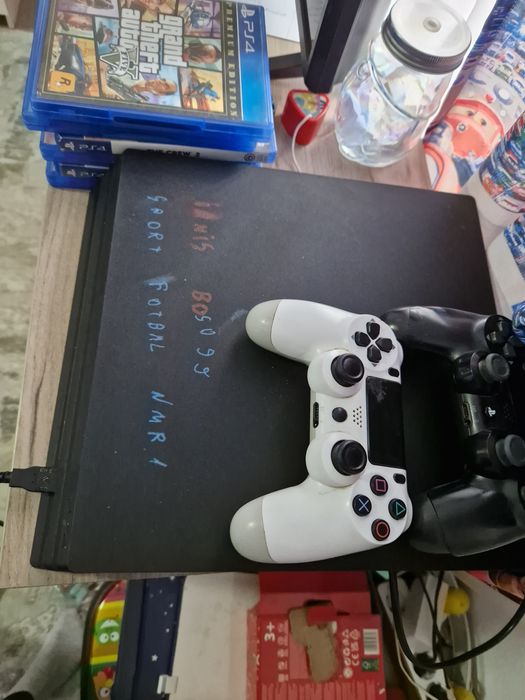 Vând urgent  Ps4 1TB