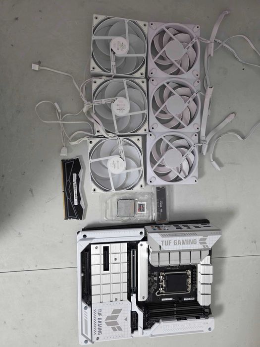 Lot componente defecte - Z790, DDR5, SSD 2TB, Ryzen 5