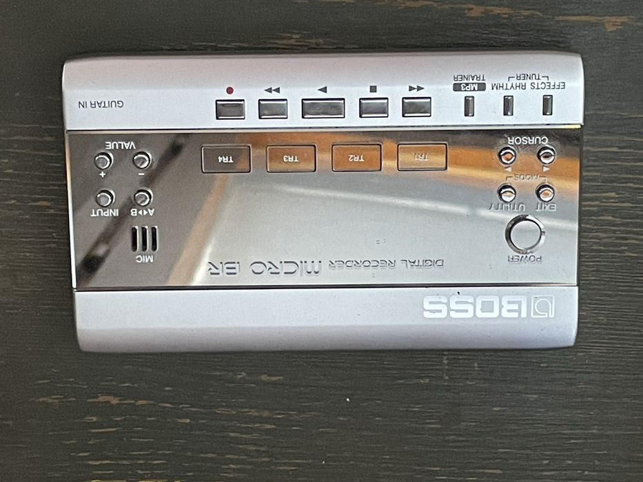 Boss Micro BR4 -джобно звукозаписно студио.Китара , синтезатор , микро