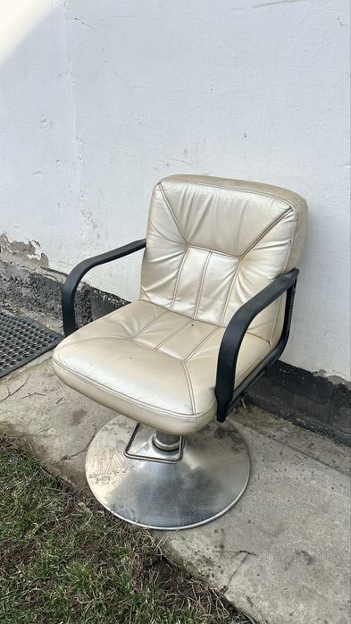 Продам кресло для салона красоты