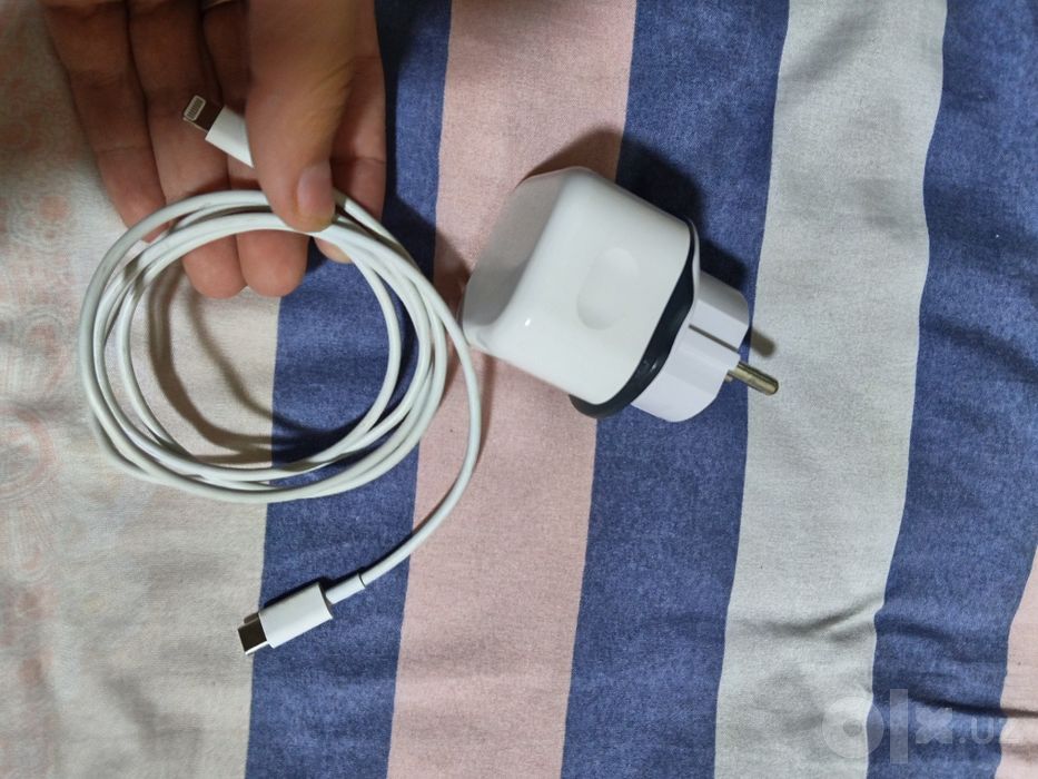 iPhone zaryadlash qurilmasi