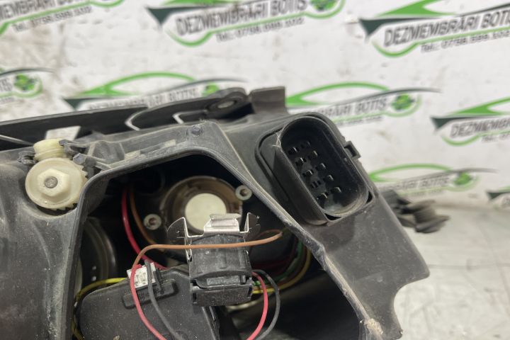 Far stanga 3B0941015AK / 3B0 941 015 AK Volkswagen VW Passat B5.5 (fa