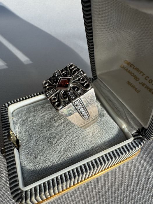 Inel din argint, granat si zirconii