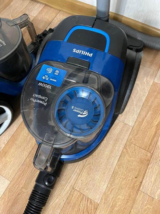 Продам Пылесос Philips PowerPro Compact 1900W