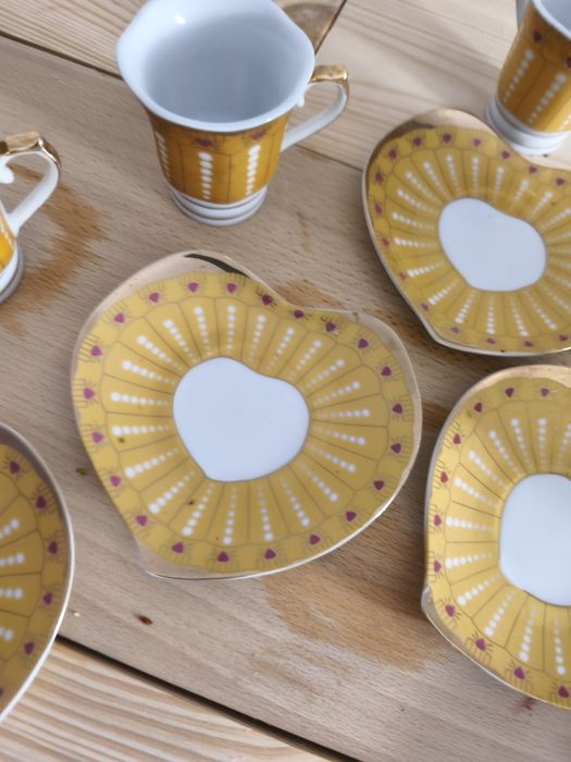 Vând set unicat ceramica forma inima cesti farfurii