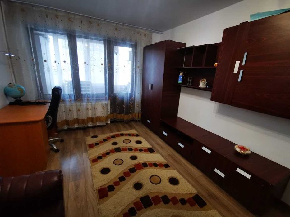 Închiriez apartament cu 2 camere, decomandat, în cartierul George Enescu
