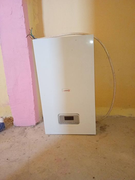 Vând centrala pe peleti de 12kw încălzește 100mp patrati