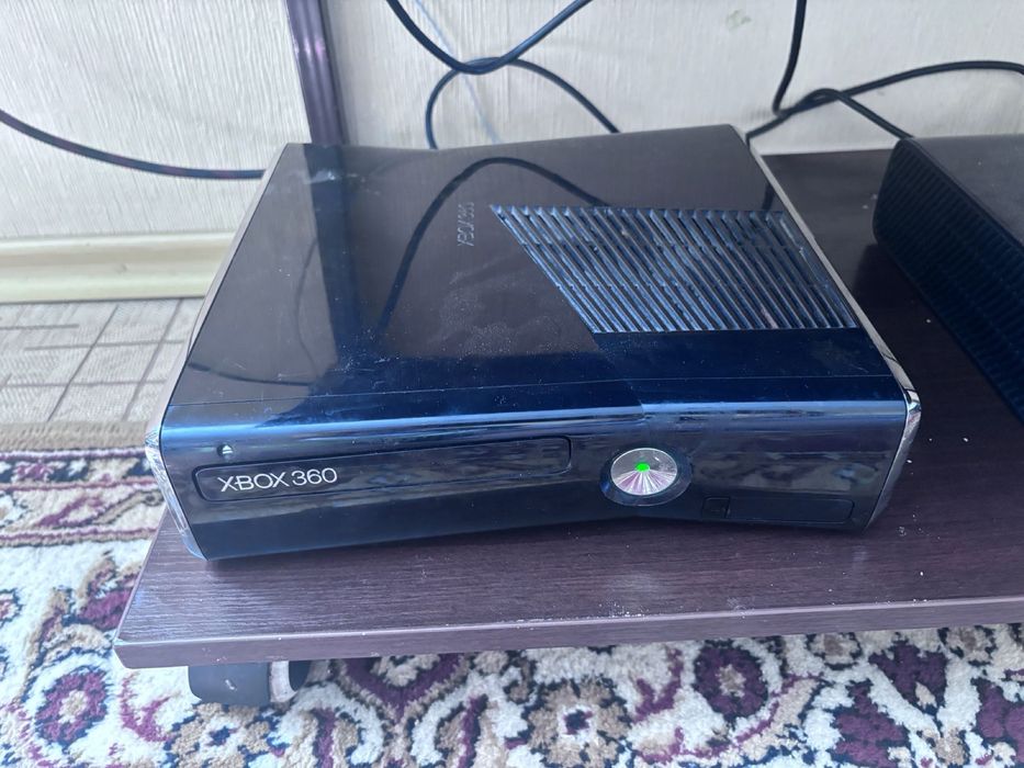 Xbox 360 45 k один 2011 а второй 2013