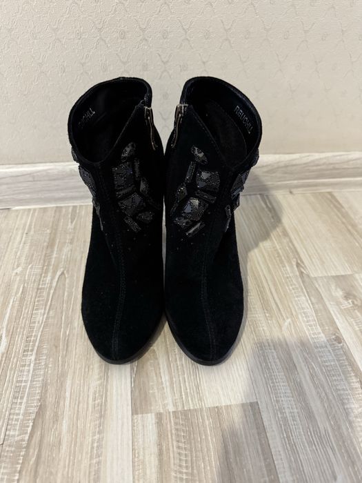 Продам женские ботильоны