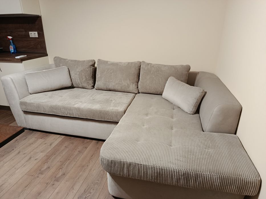 Практичен ъглов диван