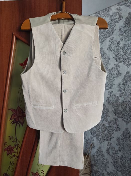 Костюм мужской тройка