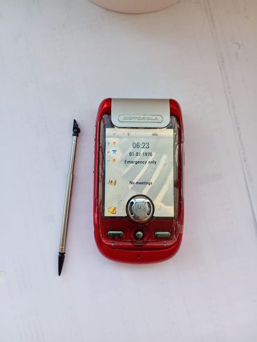 Motorola A1200 RED + încărcător original ( decodat,Nou)