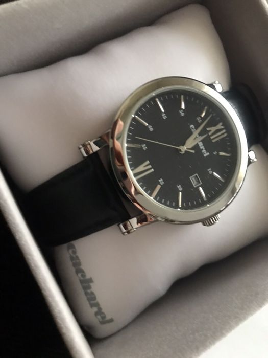 Часовник чисто нов в оригинална кутия