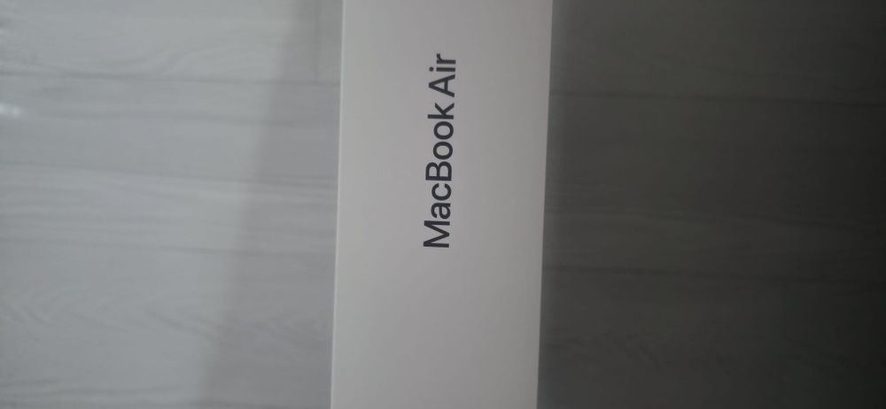 MacBook Air 13 M4 16 GB 256gb sigilat