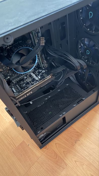 Unitate desktop PC i5 cu carcasa Spacer si monitor LG