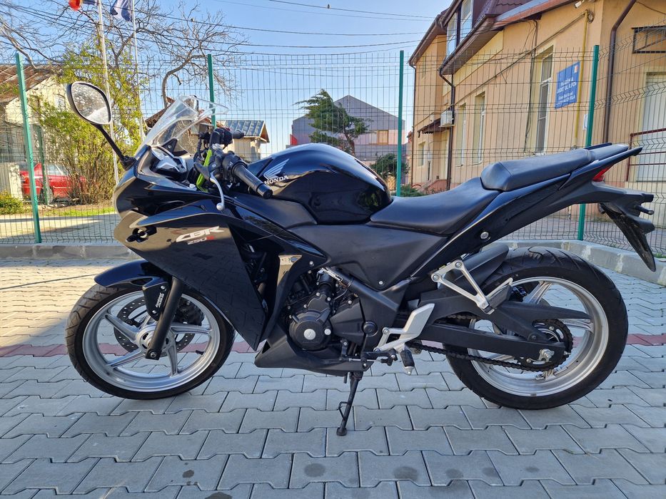 HONDA CBR 250 black