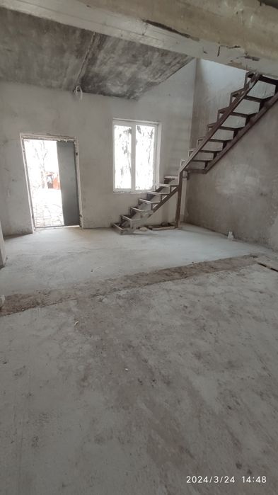 Хива шахар марказида 2 кават бино сотилади