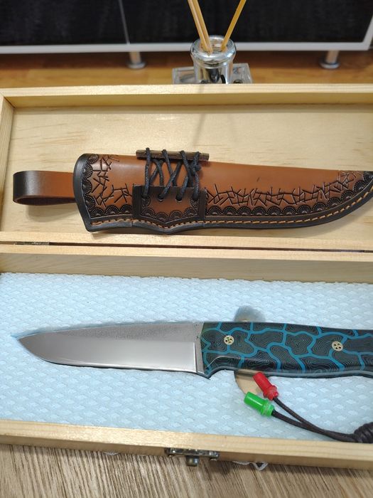 Cuțit lucrat manual