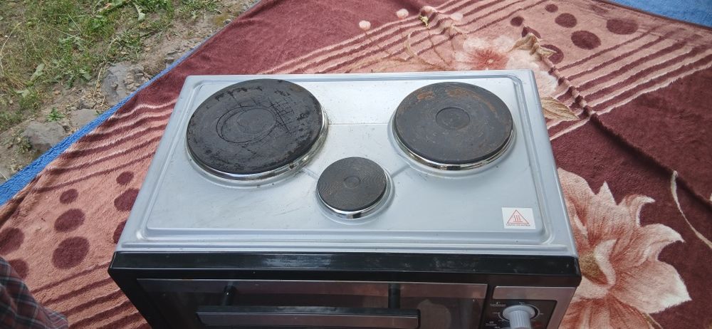 Электрическая печь с плитой