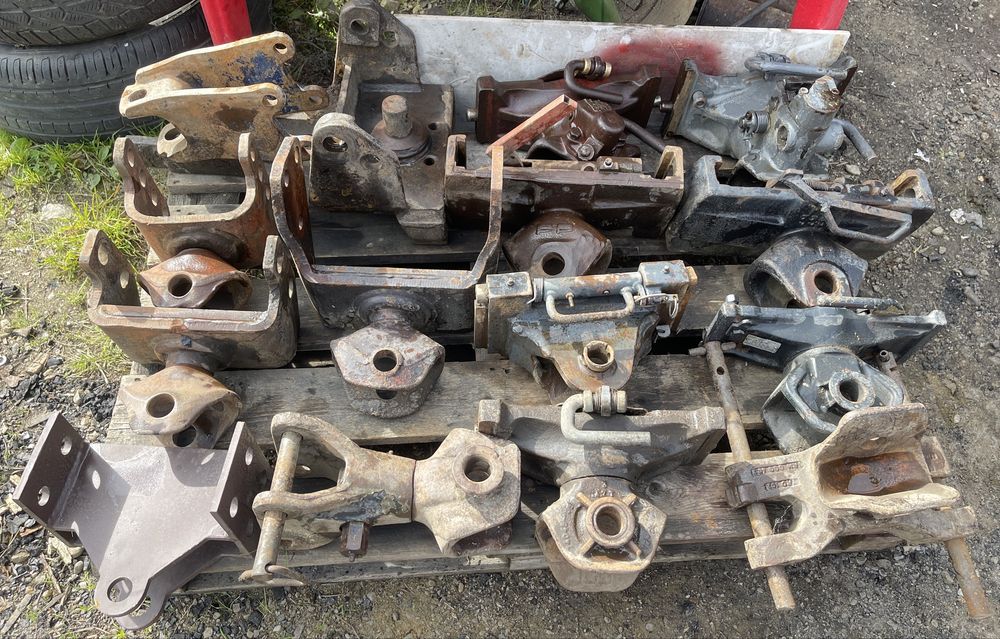 Vand cuple remorcare pentru tractoare