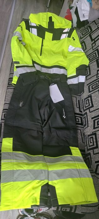 Echipament de lucru Univer nou.